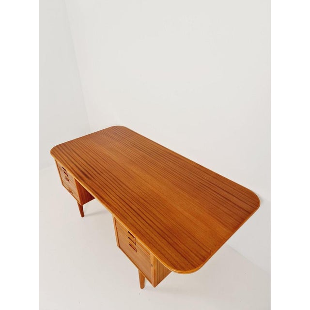 Brown Danish Mahogany Executive Desk by Gunni for Omann Jun, 1950s For Sale - Image 8 of 11