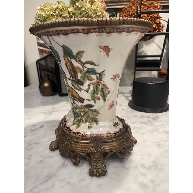 1990s Wong Lee 1895 Chinese Fine Porcelain Vase With Bronze Ormolu Base For Sale - Image 5 of 8
