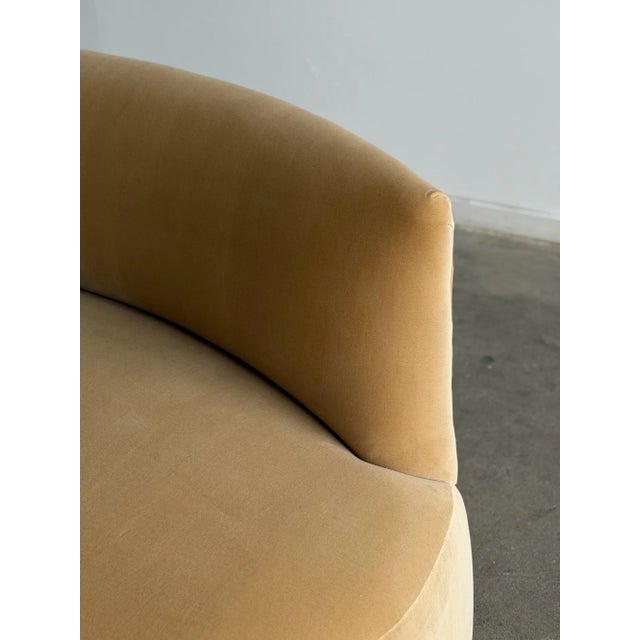 Kidney Sofa in Butter Cotton Velvet For Sale In Los Angeles - Image 6 of 12