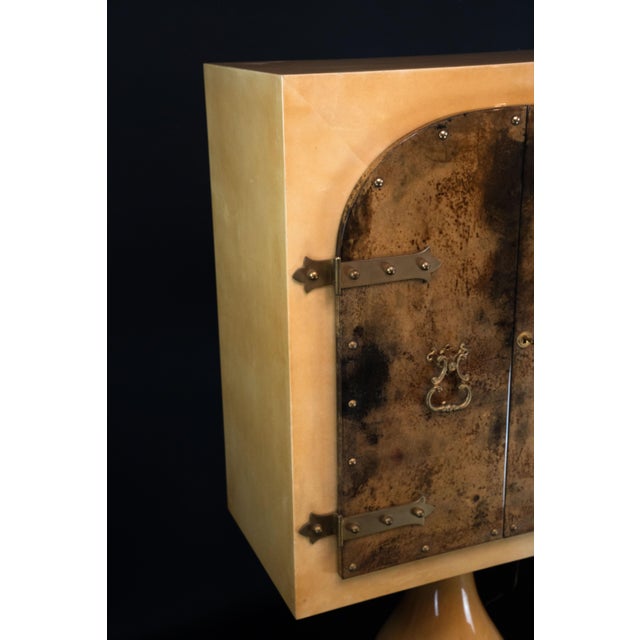 1960s Mid-Century Modern Goatskin Parchment Bar Cabinet from Aldo Tura, Italy, 1960s For Sale - Image 5 of 18