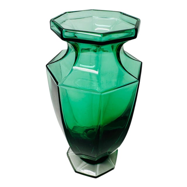 Vibrant Emerald Green Octagon Vase | 1990s Italian 24% Lead Crystal | Royal Gallery Statement Decor For Sale - Image 9 of 13