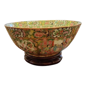 1820's Ching Dynasty Detailed Chinese Medallion Bowl