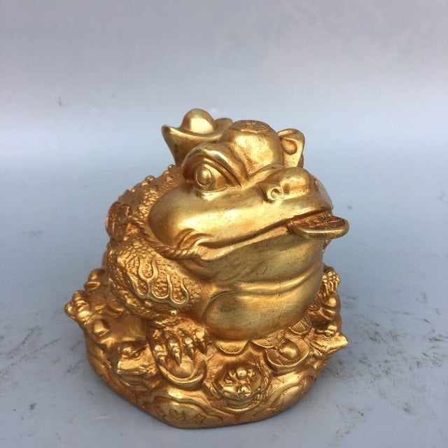 Traditional Gilt Bronze Toad Statue With Coin Accents and Inscribed Base For Sale - Image 3 of 9