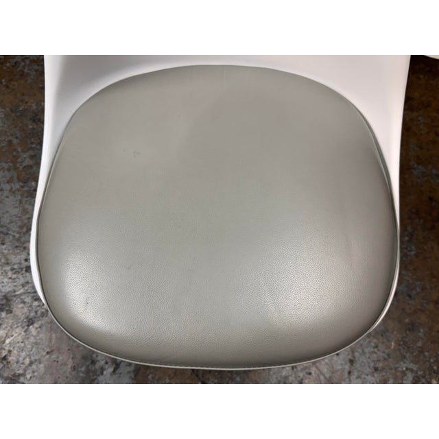 Shell Eero Saarinen for Knoll Tulip Armless Swivel Chairs, Set of Four For Sale - Image 7 of 12