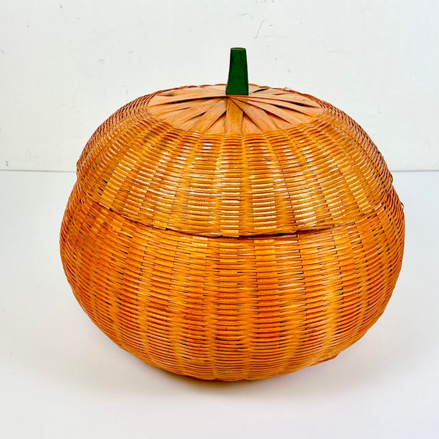 American 1970s Vintage Boho Chic Americana Halloween Wicker Pumpkin Basket, Large Scale For Sale - Image 3 of 14
