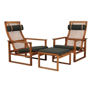 2254 Oak Sled Lounge Chairs and Ottoman in Cane attributed to Børge Mogensen for Fredericia, 1956, Set of 3 For Sale