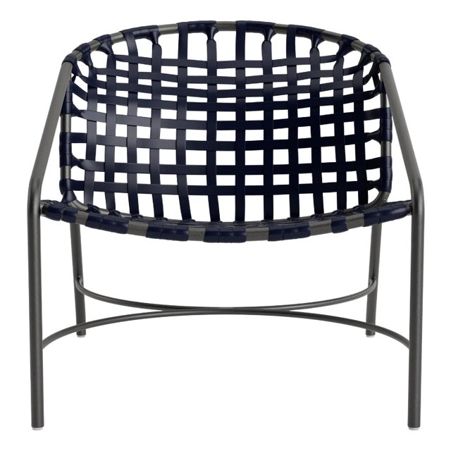 Brown Jordan Kantan Aluminum Vinyl Lounge Chair, Textured Pewter frame with Marine fabric For Sale