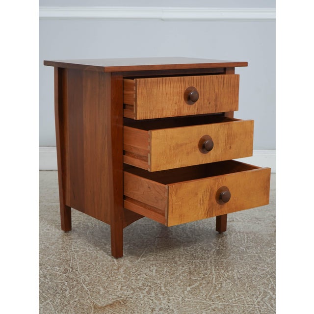 Stickley Pair of Stickley Harvey Ellis Cherry & Maple Nightstands For Sale - Image 4 of 18