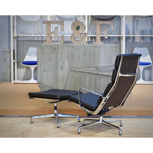 Mid-Century Modern Set of Soft Pad Lounge Chair and Ottoman by Charles and Ray Eames, 2009 For Sale - Image 3 of 14