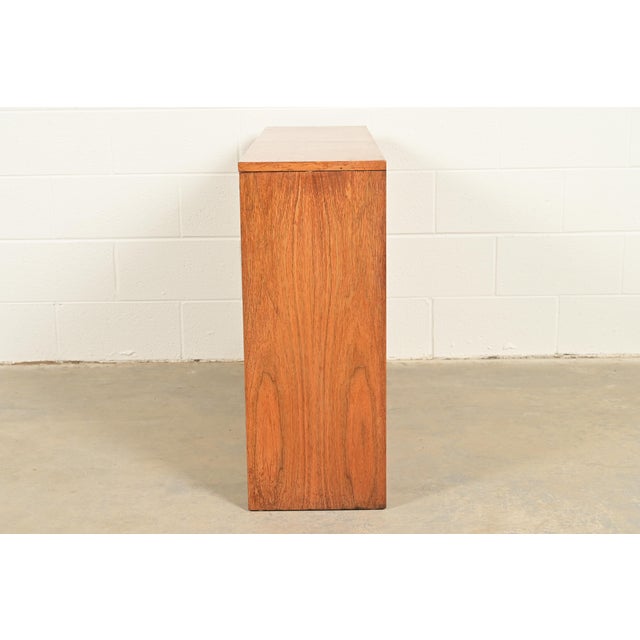 Paul McCobb for Calvin Linear Group Sliding Door Bookcase Cabinet, 1950s For Sale - Image 10 of 15