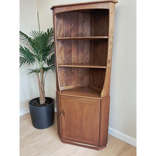 Mid-Century Windsor Corner Display in Elm by Lucian Ercolani for Ercol, 1980s For Sale - Image 6 of 18