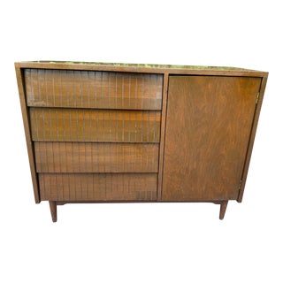 1960s Vintage Mid Century Modern 4 Drawer Dresser by Child Craft For Sale