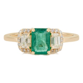 VRJewels 14k Yellow Gold 1ct Natural Zambian Emerald & Diamond Three-Stone Ring Size 9 For Sale
