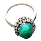 White Gold Ring with Brilliant-Cut Diamonds and Cabochon-Cut Malachite For Sale