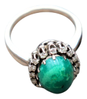 White Gold Ring with Brilliant-Cut Diamonds and Cabochon-Cut Malachite