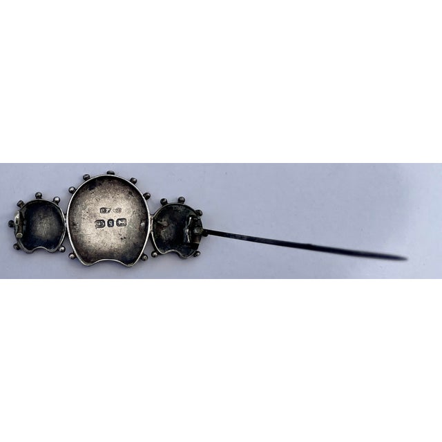 English 1891 Sterling Silver Victorian Triple Horseshoe Brooch - For Sale - Image 3 of 5