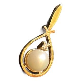 1990s 14k Gold Akoya Pearl and Diamond Solitaire Pendant For Sale