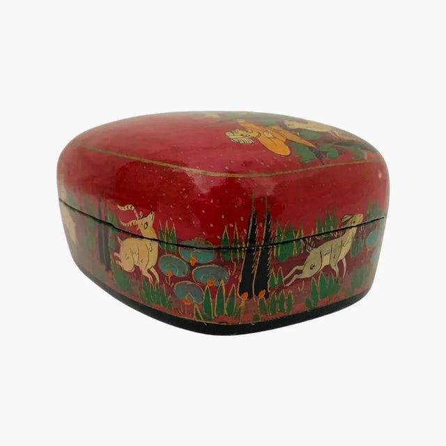 Wood Vintage Hunter Tiger Kashmir Trinket Domed Box India Paper Mache Lacquer For Sale - Image 7 of 11
