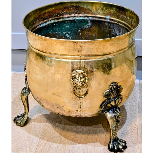 Early 20th Century Antique Hand-Made English Brass Lion Handle Footed Cachepot Planter/Cauldron For Sale - Image 5 of 13