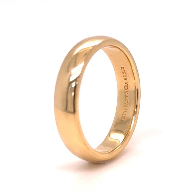 A timeless Tiffany & Co. Forever wedding band crafted in 18ct yellow gold, featuring a clean and classic profile designed...