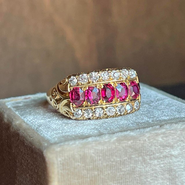 Traditional Early 20th Century Edwardian Ruby and Diamond Ring in 18k Gold Size 7.5 For Sale - Image 3 of 11