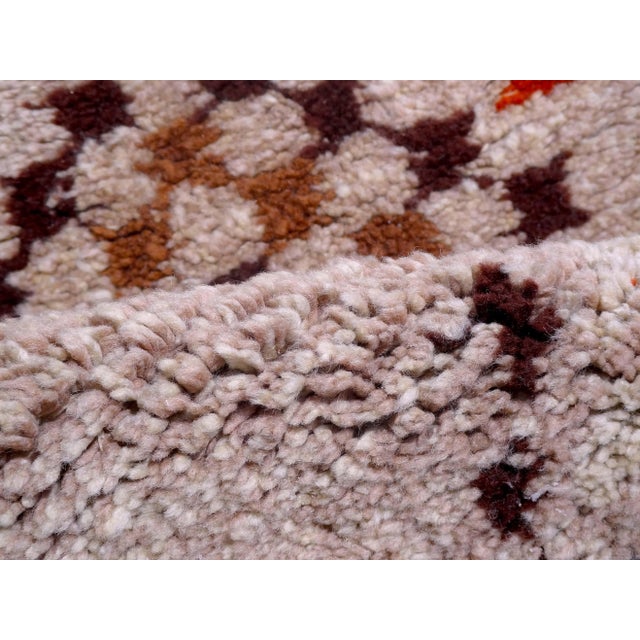 Vintage Mid-Century Sand Colored Beni-Ouarain Berber Moroccan Rug For Sale - Image 6 of 9
