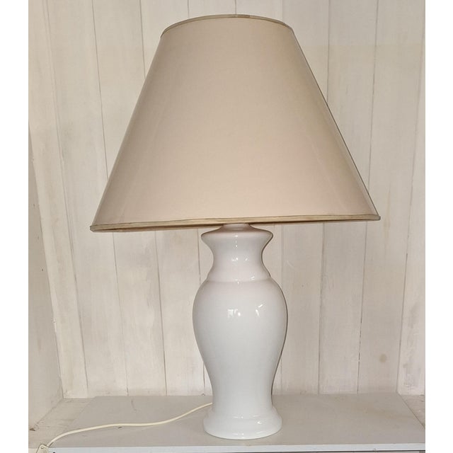 Vintage Table Lamp with White Ceramic Base and Cream-Colored Lacquered Shade by Leola, 1970s, in Very Good conditions....