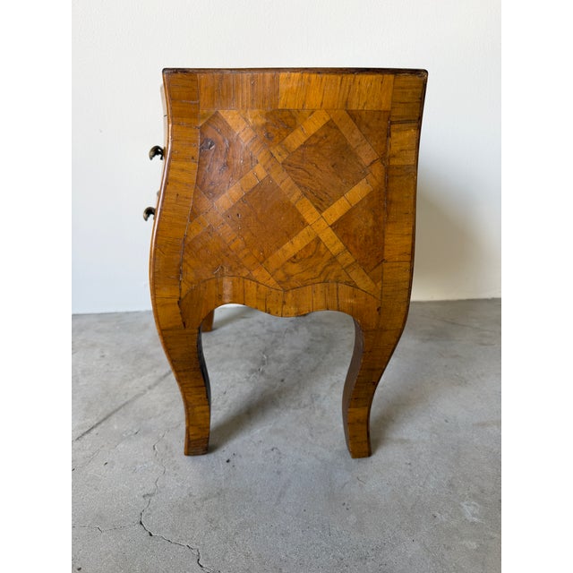 Vintage Italian Burl Olive Wood Parquetry Two-Drawer Miniature Chest With Shell Handles For Sale In Miami - Image 6 of 12
