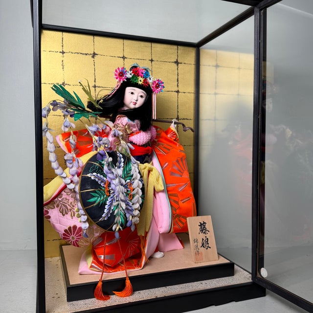 Mid-Century Modern Japanese Buyō Doll in Glass Display Case, 1961, Set of 2 For Sale - Image 3 of 14