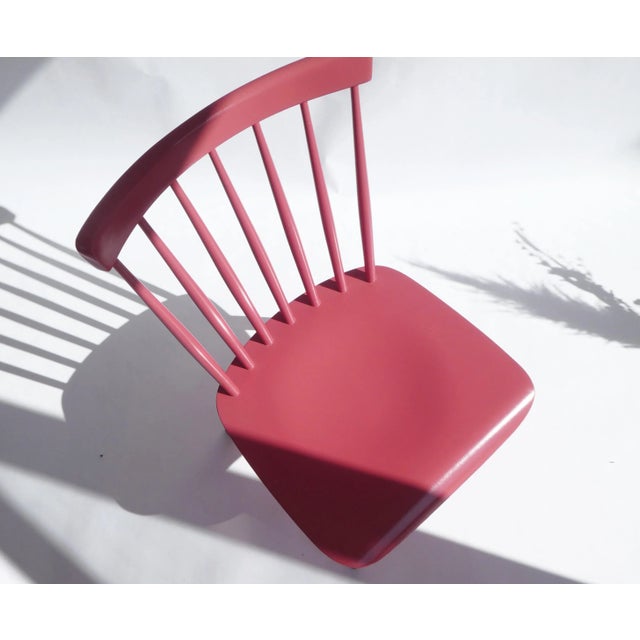 Mid-Century Modern Mid-Century Modern Pink Wooden Chair For Sale - Image 3 of 11