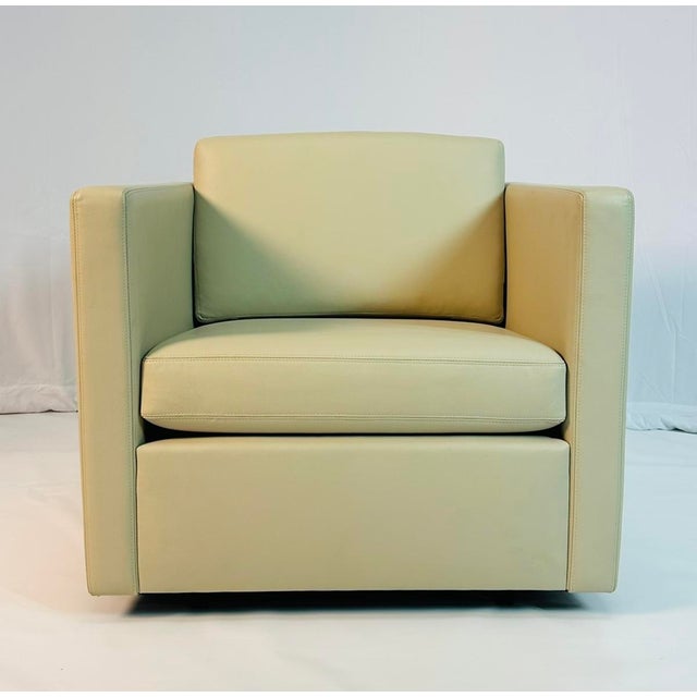 Designed in 1971 by celebrated American designer Charles Pfister for Knoll, this iconic lounge chair exemplifies the...