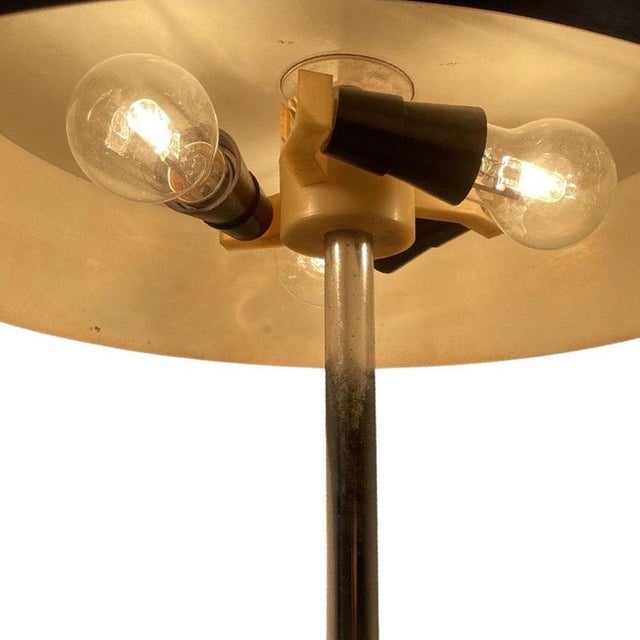 Metal Mid-Century Modern Table Lamp with Black Base, Gray Shade & Chrome Upright For Sale - Image 7 of 11
