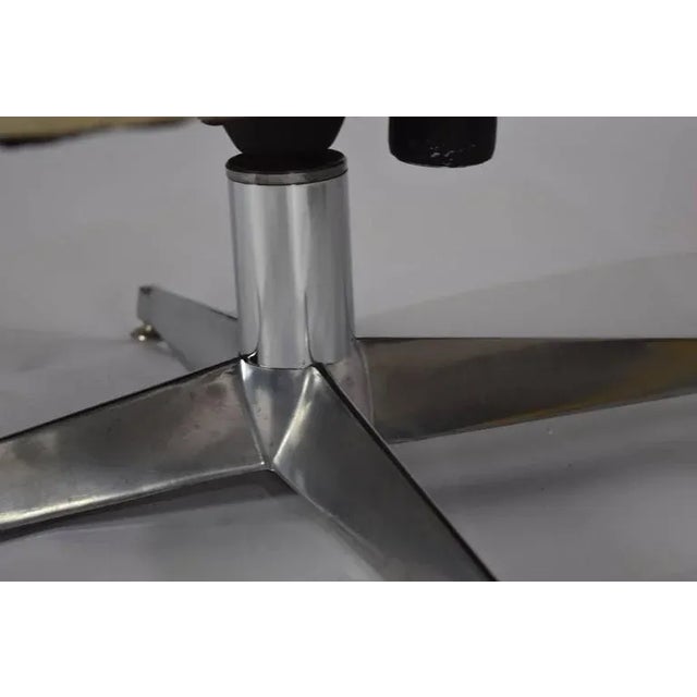 Mid 20th Century Pair of Ward Bennett Style Swivel Lounge or Office Chairs For Sale - Image 5 of 6