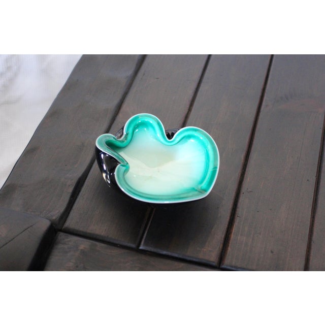 Barbini MCM Barbini Murano Biomorphic Green, Black, and White Catchall or Ashtray For Sale - Image 4 of 11