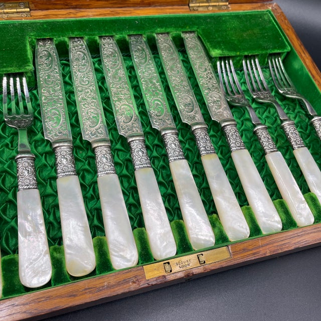 Late 20th Century Mother of Pearl Handled Dessert Serviced for 6 w/ oak box English Manor - 12 pcs For Sale In Philadelphia - Image 6 of 11