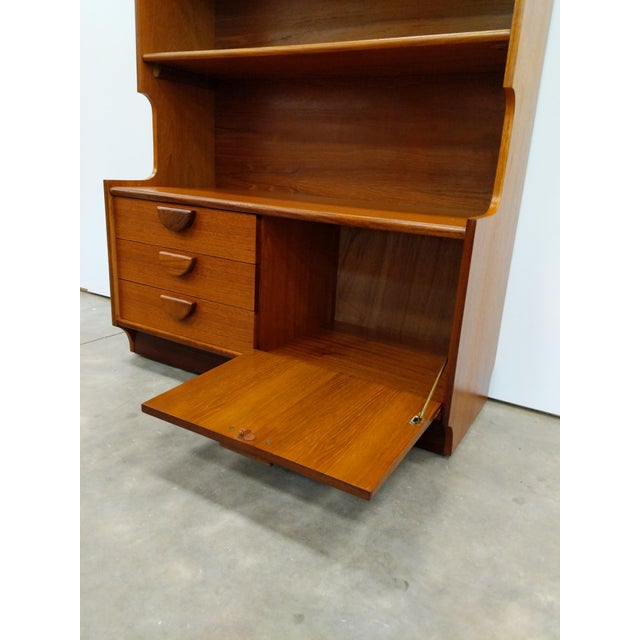 Vintage Mid Century Modern Teak Sideboard by Stonehill, Attributed For Sale - Image 4 of 7