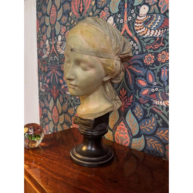 Madonna Head (Woman with inclined head), ceramic, Heinrich Waderé (1865 Kolamar - Munich 1950) with brown glaze, signed on...