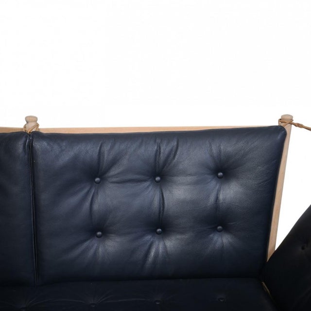 Wood Spoke Back Sofa in Beech and Black Leather by Børge Mogensen, 1963 For Sale - Image 7 of 18