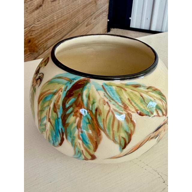 Vintage Hand-Painted Cockatoo Tropical Ceramic Bowl or Cachepot For Sale In Naples, FL - Image 6 of 10