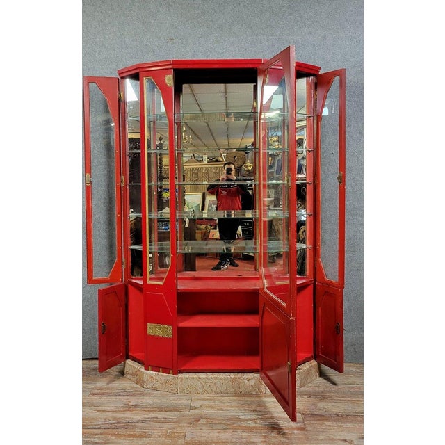 In the spirit of Maurice Dufresne's creations: An important Art Deco bookcase from the 1920s. Its atypical shape is...