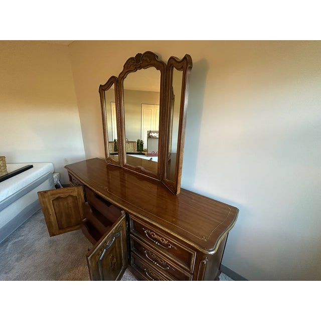 French Provincial Vintage Drexel Heritage Brittany Collection Louis XV French Provincial Double Dresser With Removable Trifold Mirror For Sale - Image 3 of 11