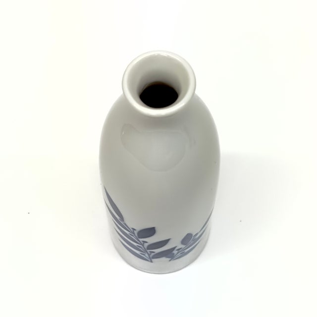 Eclectic Blue & White Porcelain Vessel Curation - Group of 5 For Sale - Image 13 of 18