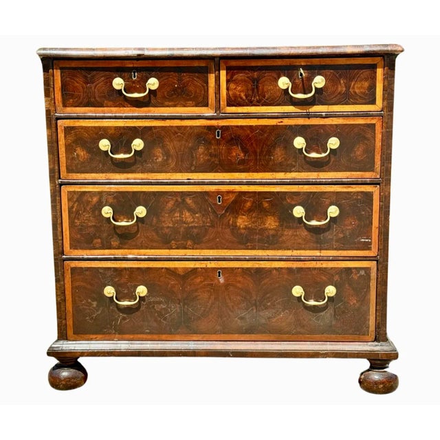 English William and Mary Oyster Veneer Chest of Drawers For Sale - Image 3 of 12