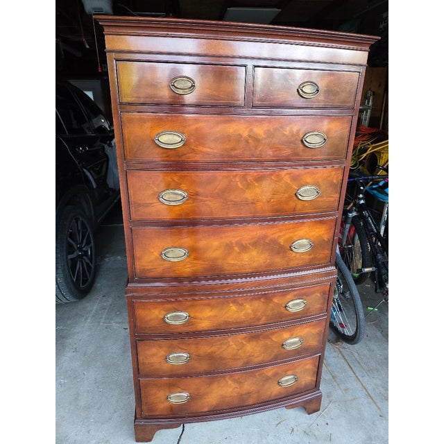 Beautiful vintage 8-drawer tall chest of drawers made by the high-end maker Henredon. This is a stunning Federal style...