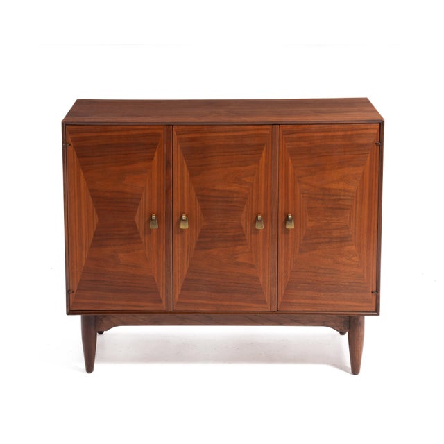 Ramseur Furniture Mid Century Walnut Brass Diamond Front Cabinet Credenza Unmarked For Sale In Philadelphia - Image 6 of 14