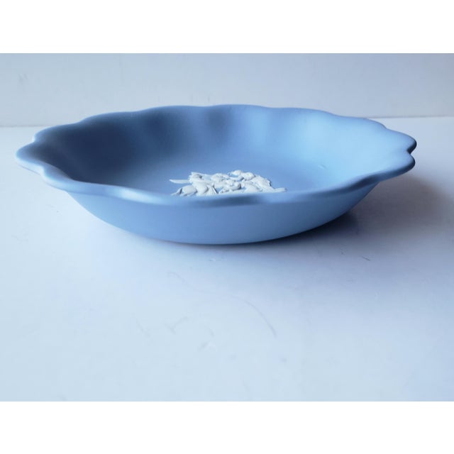 1950s Vintage Wedgwood Blue Jasperware Catchall For Sale - Image 5 of 6