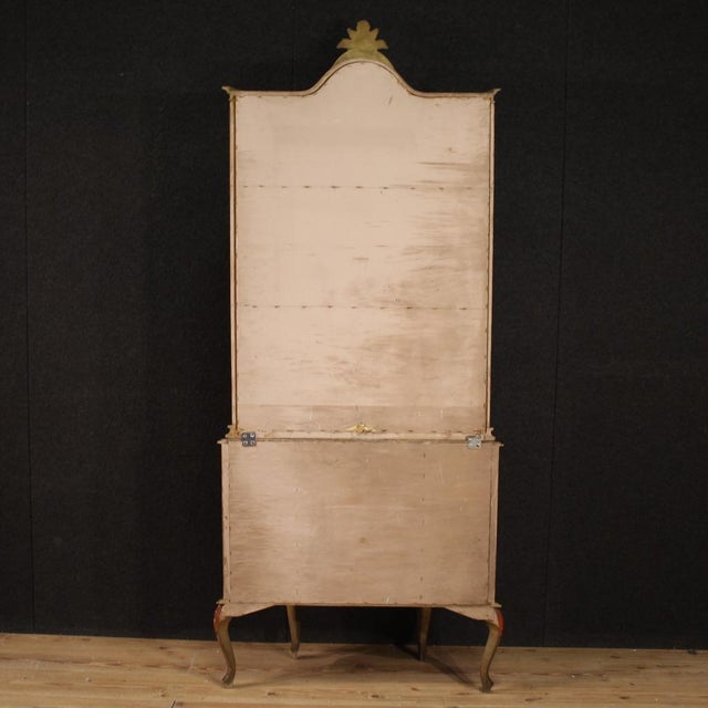 Vintage Tuscan Lacquered and Painted Display Cabinet, 1970 For Sale - Image 3 of 13
