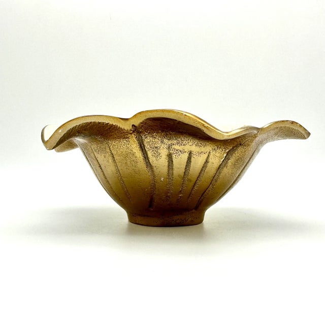 Traditional Vintage 1990s Julia Knight White & Gold Enamel Flower Lilies Serving Bowls- a Pair For Sale - Image 3 of 7