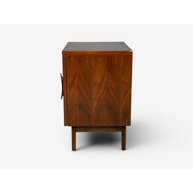 Young Manufacturing, Modern Nightstands, Walnut, Usa, 1960s For Sale - Image 15 of 17