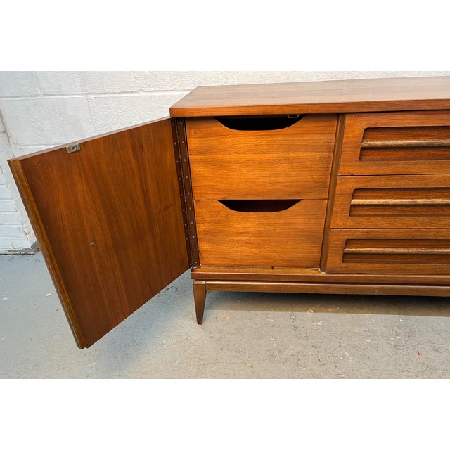 Vintage Mid-Century Walnut Credenza by Bassett For Sale - Image 12 of 17